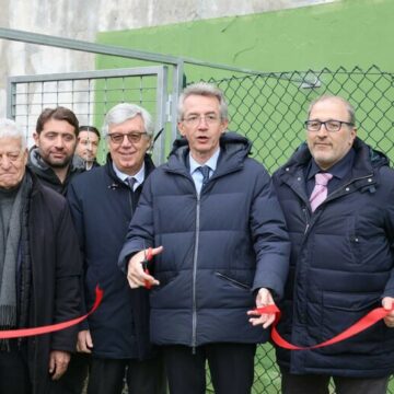 Napoli. Comune, inaugurato un campetto di calcio al rione Amicizia: ha tagliato il nastro il sindaco Gaetano Manfredi