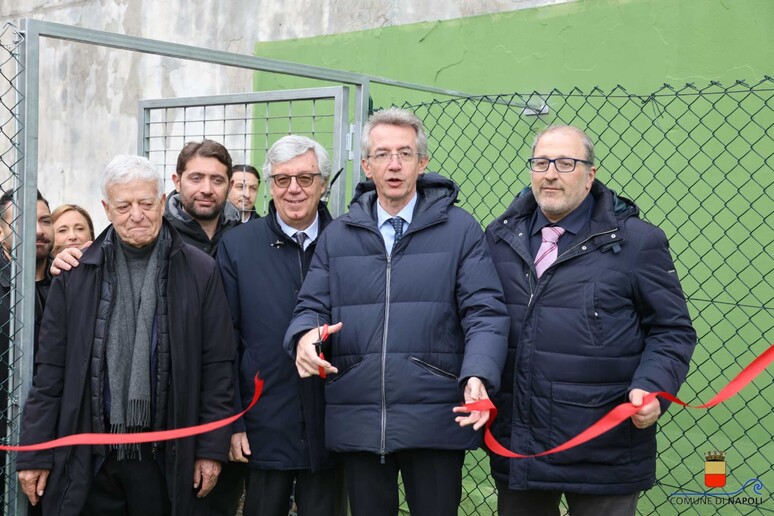 inaugurazione campo Napoli. Comune, inaugurato un campetto di calcio al rione Amicizia: ha tagliato il nastro il sindaco Gaetano Manfredi