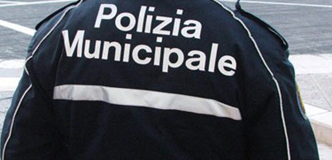 Napoli. Scampia, Polizia Municipale sequestra circolo ricreativo abusivo in un  condominio. Abusivo Anche l’allaccio alla rete elettrica