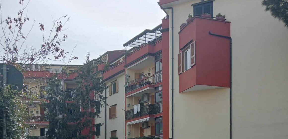 PARCO EDILFUTURA CERCOLA ABUSI Cercola. Sette maxi garage abusivi al Parco Edilfutura, il capo dell’UTC non riesce a trovare le residenze dei colpevoli e ‘ritarda’ le sanzioni. Il vicepresidente del consiglio comunale Mario Paudice è l’amministratore di condominio del comparto