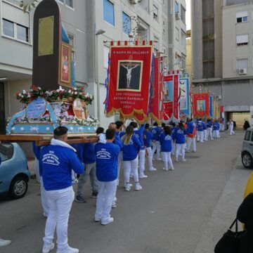 Cercola. Attesa per la funzione dei fujenti cercolesi al Municipio alle ore 10 – 10,30 della Pasquetta. Tutto pronto per accogliere l’Associazione San Giustino Martire – Figli della S.S. Madonna dell’Arco
