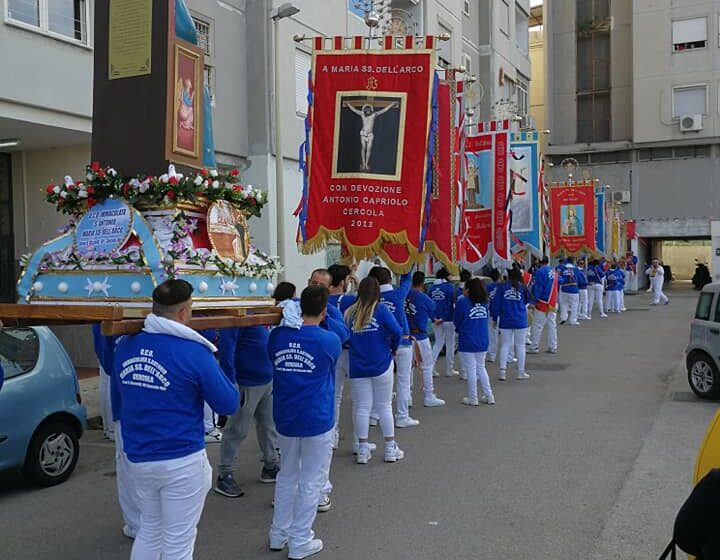 Cercola. Attesa per la funzione dei fujenti cercolesi al Municipio alle ore 10 – 10,30 della Pasquetta. Tutto pronto per accogliere l’Associazione San Giustino Martire – Figli della S.S. Madonna dell’Arco