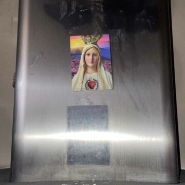 Cercola. ‘Miracolo’ a  via Leonardo Da Vinci,  salvi nel rogo i quadri del Bambinello e della Madonna. Oggi  a La Vita in Diretta (Rai1) anche i ‘Carabinieri Eroi’,  arrivate le congratulazioni di Giorgia Meloni