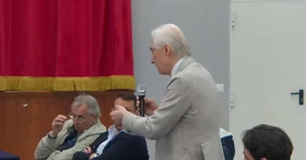 Cercola. Consiglio Comunale, Luigi Di Dato dal  guappesco: ” ho avuto a che fare con una serie di vigliacchi” alle ‘giustificazioni’ a Paudice: ” qualcuno le ha tirato fuori, non è stata colpa nostra”