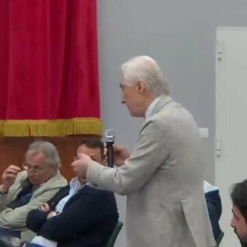 di dato cercola consiglio comunale Cercola. Consiglio Comunale, Luigi Di Dato dal guappesco: ” ho avuto a che fare con una serie di vigliacchi” alle ‘giustificazioni’ a Paudice: ” qualcuno le ha tirato fuori, non è stata colpa nostra”