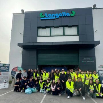 langella . raccolra differenziata Volla. RicicloAperto iniziativa Comieco, il sindaco Di Costanzo: “Ringrazio la ditta Mario Langella s.r.l. per averci ospitato con adulti e bambini per comprendere la raccolta differenziata”