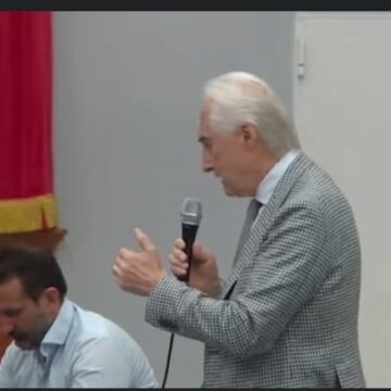 Cercola. Consiglio comunale, Luigi Di Dato ‘tradisce’ l’opposizione e si offre senza scrupoli al sindaco Rossi. Disappunto di  Fiengo e Vincenzo Barone