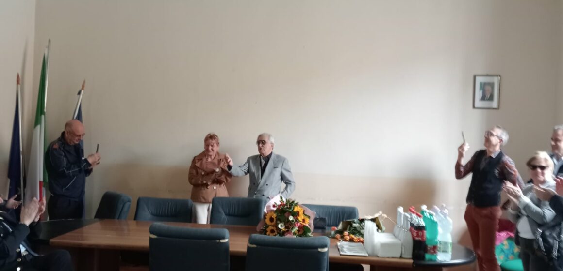 Cercola. Municipio, la dipendente comunale Annamaria Silimbri va in pensione.  Storico responsabile dell’ufficio elettorale, autentica risorsa del comune