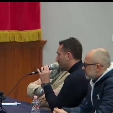 L’ex sindaco Vicenzo Fiengo durissimo sul caso Scotti-Ilardo: ” L’assessore Ilardo è una bugiarda!” Poi, rincara la dose: “L’Amministrazione è volgare!”