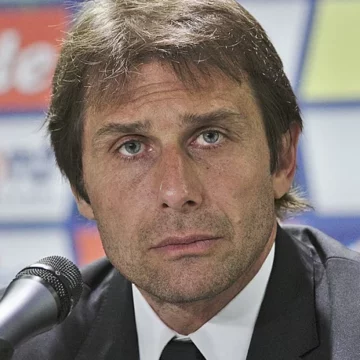 Antonio_Conte Antonio Conte al Napoli, manca solo l’annuncio ufficiale. Triennale da 7 milioni a stagione l’ingaggio al tecnico pugliese