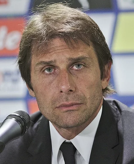 Antonio_Conte Antonio Conte al Napoli, manca solo l’annuncio ufficiale. Triennale da 7 milioni a stagione l’ingaggio al tecnico pugliese