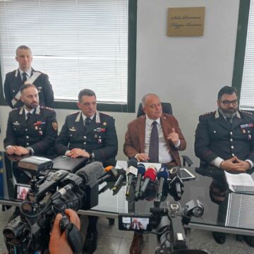 gratteri 1 voto scambio cercola Cercola. Arresti voto scambio politico – mafioso, il procuratore Gratteri: “Le mafie offrono i voti, c’è qualcuno che li compra. Democrazia all’asta!”