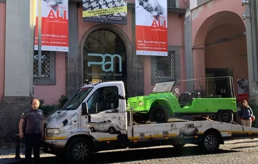 Napoli. Lavori al PAN: la “Mehari” di Giancarlo Siani, temporaneamente collocata al Vomero