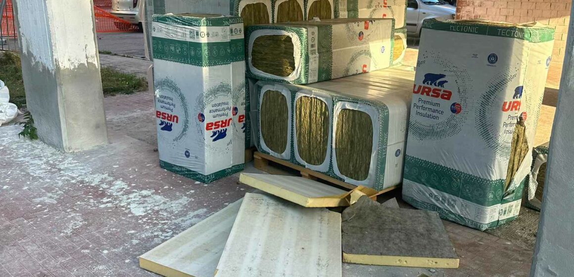 17 materiale palazzine caravita Cercola. Lavori sospesi alle Palazzine di Caravita ed Asilo Nido, ci fu blitz DDA. Impalcature incustodite, niente illuminazione nei porticati e materiale abbandonato: protestano i residenti