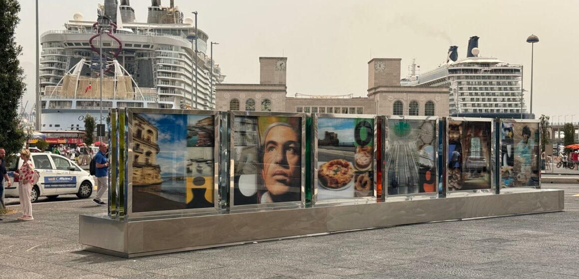 Inaugurato il nuovo brand del Comune di Napoli in Piazza Municipio