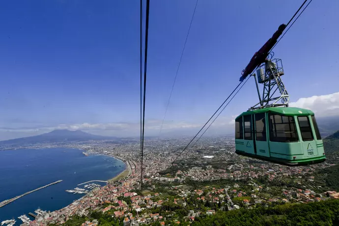 funivia faito Funivia dei Faito: da domani entra in vigore l’orario estivo. 32 le corse, prima alle 8:20 e ultima alle 20:10