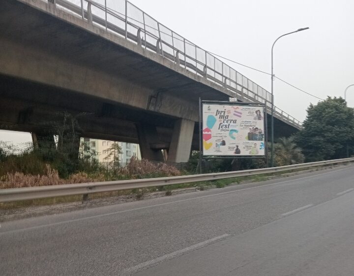 manifesto primavera fest valentino pubblicità Cercola. Comune fitta e paga spazi pubblicitari sugli impianti abusivi, parte ‘alla grande’ la Primavera Fest (..però, è Estate…) con fondi della Città Metropolitana