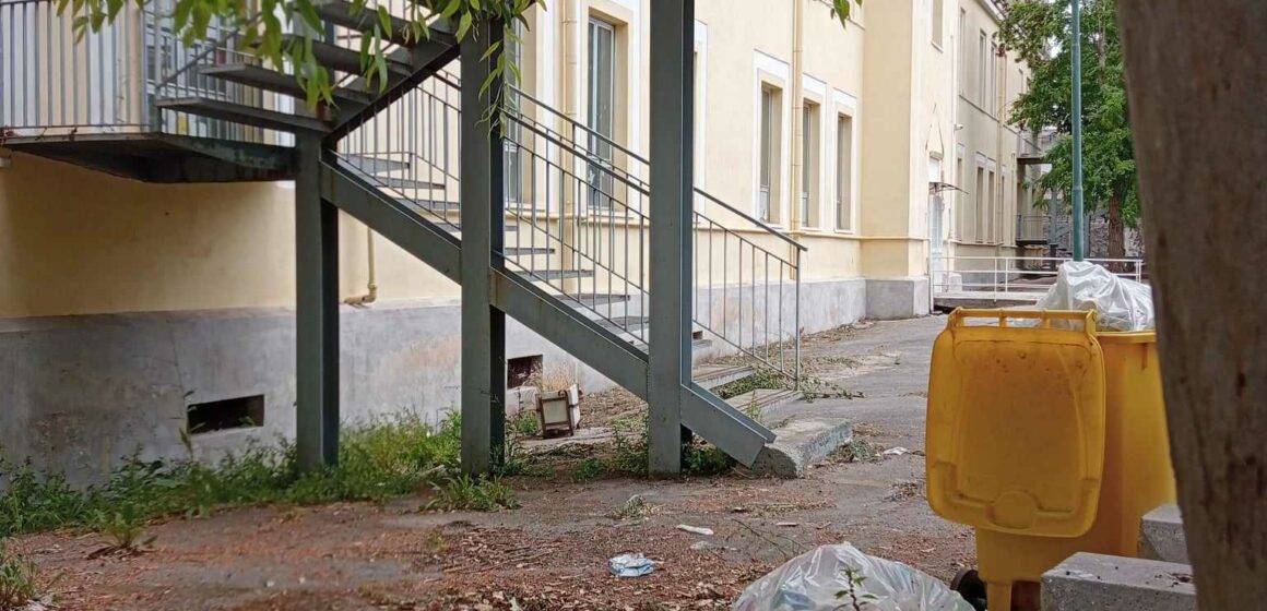 rimosso raccoglitore betania onlus cercola Cercola. Indumenti usati: rimosso dalla Scuola De Luca Picione il raccoglitore della Betania Onlus del consigliere comunale Luigi DI Dato. Era abusivo?