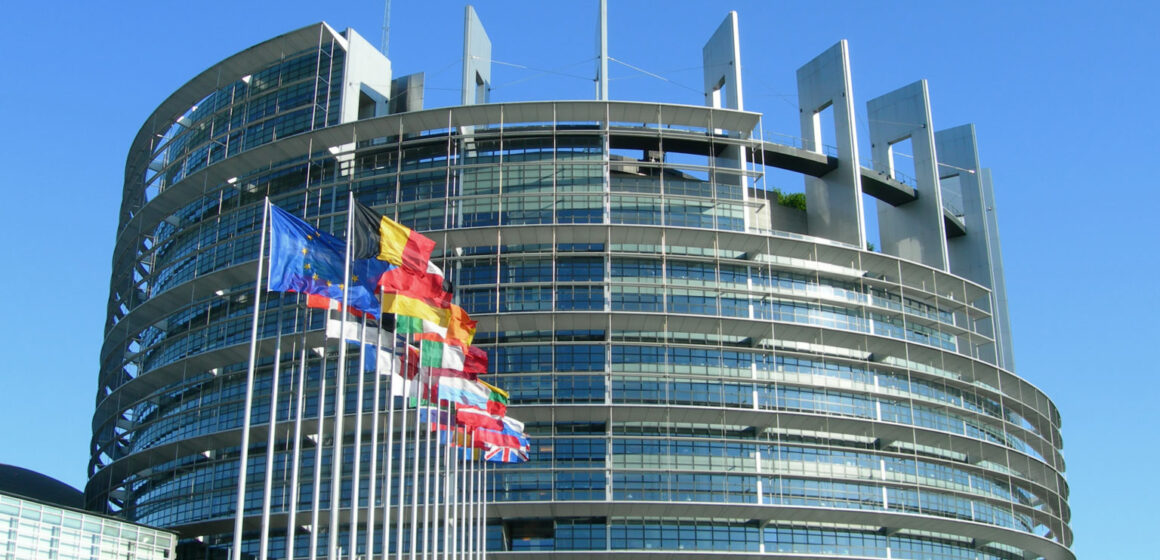 Elezioni Europee. Oggi si vota, seggi aperti dalle 15,00 fino alle 23,00. Domenica dalle 7 alle 23. Si eleggono 76 membri italiani al Parlamento Europeo