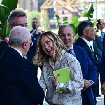 meloni a napoli fonte ansa Meloni e Manfredi firmano intesa su rinascita Bagnoli. La premier: “Sbaglia chi faceva solo assistenzialismo”