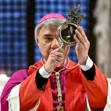 miracolo_sangennaro Napoli. Alle 10,01 si è sciolto il sangue, il miracolo di San Gennaro si è ripetuto. La città tira un sospiro di sollievo