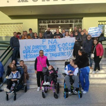 Natale amaro per i malati e fragili gravissimi. Mamme Coraggio: “Pronte a denunciare in Procura, come fanno i sindaci a guardare negli occhi i loro figli, mentre hanno abbandonato i nostri?”