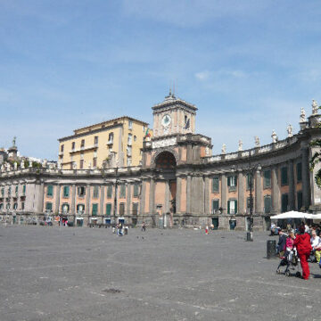 Piazza Dante Napoli. Piazza Dante, pattugliamento h24 dell’Esercito. Aumentata sicurezza per i pedoni