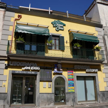 la maison di donna elena cercola Cercola. E’ arrivata “La Maison di Donna Elena”, il bed & breakfast degli storici tipografi De Pasquale. Posizionata a pochi passi dal centro
