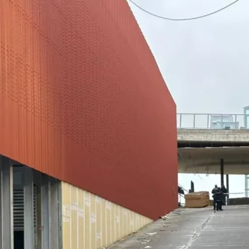 tettoia Torre Annunziata. Cede tettoia centro commerciale da inaugurare, ferito un operaio. Procura sequestrata l’area