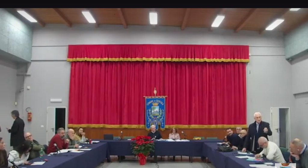 DI DATO DECADENZA Cercola. “Siamo tutti decaduti”, l’ultima grottesca posizione politica di Luigi Di Dato. L’ex sindaco tende la mano alla Giunta Rossi – IL VIDEO