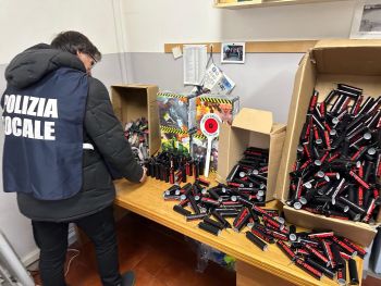 Napoli. Sequestrati 250 kg di fuochi pirotecnici illegali a Poggioreale