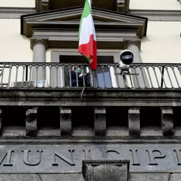 municipio napoli Napoli. Il consiglio comunale lascia immutate le aliquote Irpef per il 2025