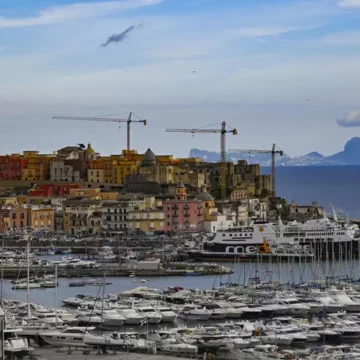 Scoperto un antico vulcano sommerso al largo dei Campi Flegrei