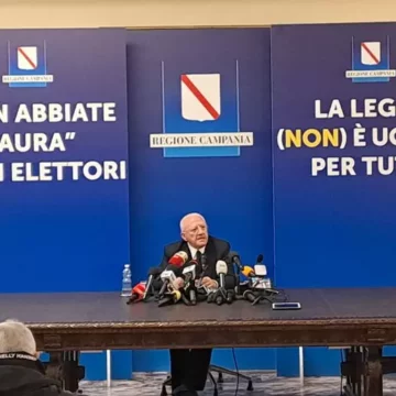 de luca vincenzo Terzo mandato Regione Campania. De Luca non si dimette: “vado avanti, mia posizione non cambia”