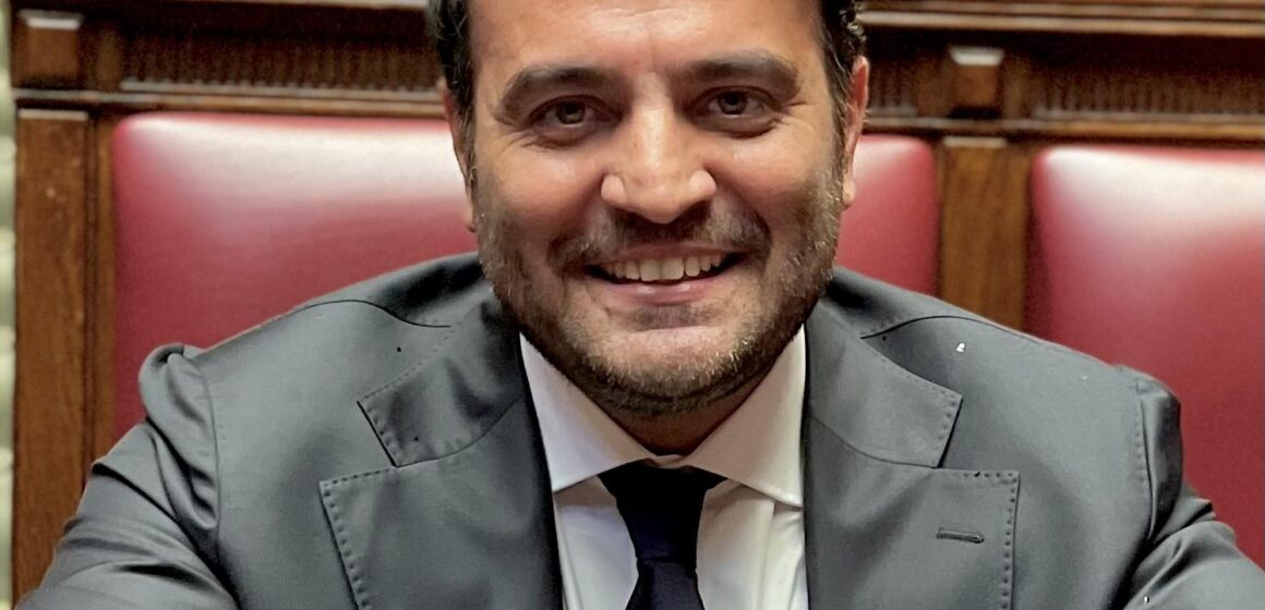 gimmi cangiano Cercola. Cangiano e Schiano (Fratelli d’Italia) chiedono al Viminale di valutare la rimozione del sindaco Rossi. Arrivano in Parlamento le ingerenze dell’ex Br Pasquale Aprea al Comune e le presunte ritorsioni al segretario generale