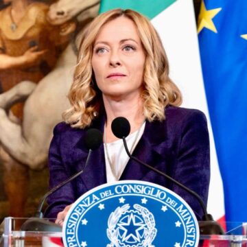 giorgia meloni sc Sgombero Vele di Scampia, Giorgia Meloni: “Lo Stato è dalla parte dei cittadini onesti. Non indietreggiamo nella lotta al degrado, all’abusivismo e alle illegalità”