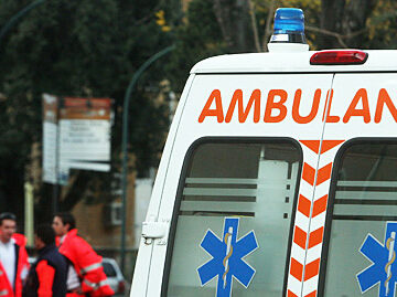 ambulanza ‘Statale del Vesuvio’, incidente: morto un automobilista. Circolazione sospesa