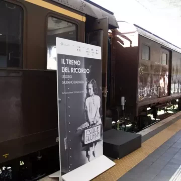 treno del ricordo vv Il Treno del Ricordo arriva a Roma Ostiense, pronto a raggiungere Napoli