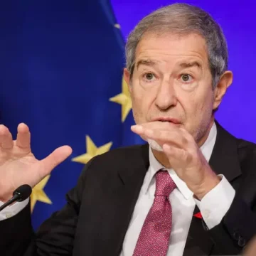 MUSUMECI NELLO Allarme Campi Flegrei. Ministro Musumeci: “Le case non saranno mai messe del tutto al sicuro. Ritardo di venti anni in prevenzione