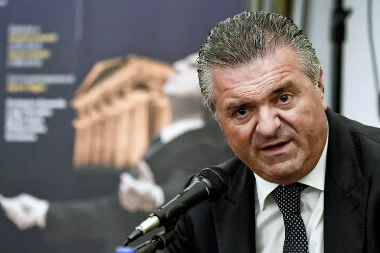 alfieri - sa Arrestato l’ex presidente della provincia di Salerno Alfieri. Voto di scambio politico mafioso, arresti tra Campania e Abruzzo