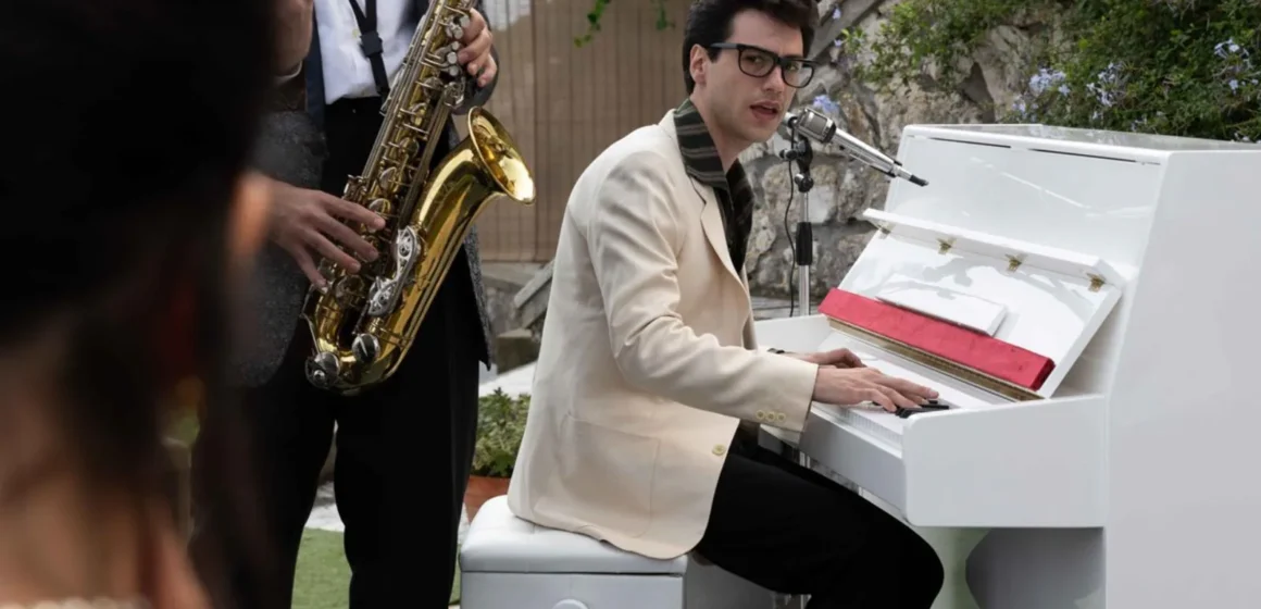 “Champagne – Peppino di Capri”, questa sera il film su Rai 1 alle 21,30