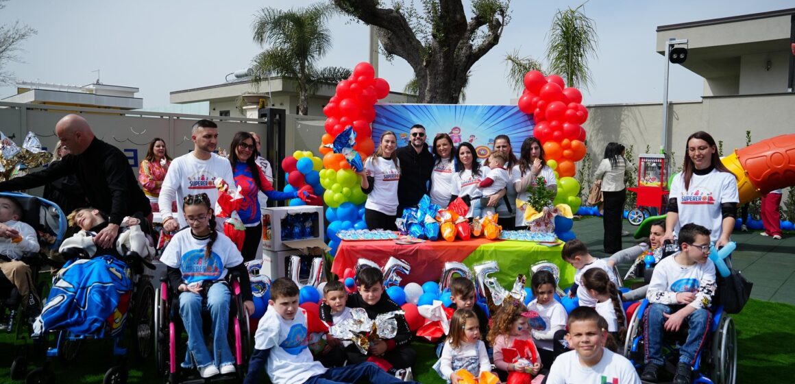 Volla. Spunta la ‘speranza sociale’ sotto al Vesuvio, inaugurato il Parco Giochi dei Supereroi. Arrivati Gianni Fiorellino e autorità del mondo istituzionale