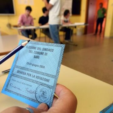 schede refendarie Elezioni e referendum 2025, quando si vota: comunali il 25 e 26 maggio, secondo turno 8 e 9 giugno con le 5 consultazioni