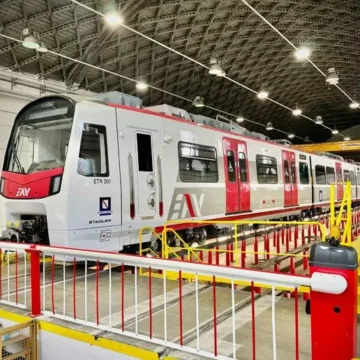 Napoli. Arrivato in città,  il secondo treno Stadler nuovo