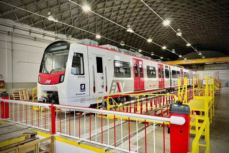 treno stadler napoli Napoli. Arrivato in città, il secondo treno Stadler nuovo