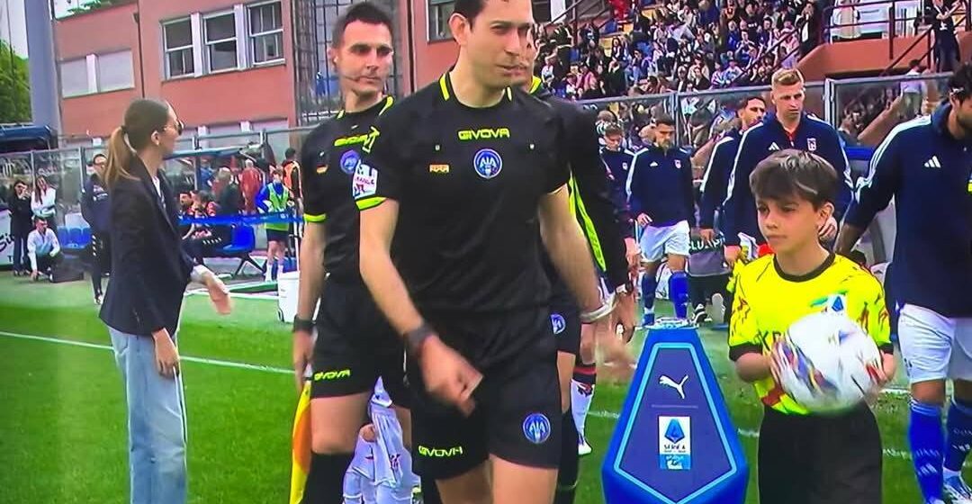 San Sebastiano al Vesuvio. Sindaco Panico si complimenta con l’arbitro Arena, suo concittadino,  per il debutto in serie A per Como – Genoa: “Sta ricalcando le orme  del padre”