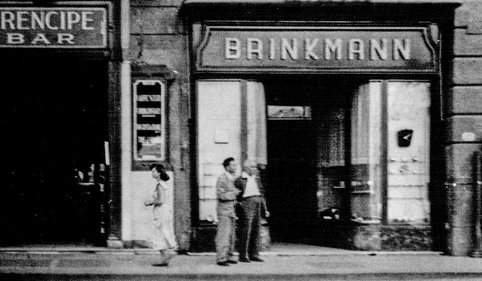 Napoli. La targa del Comune alla gioielleria Brinkmann per i 125 anni di fondazione