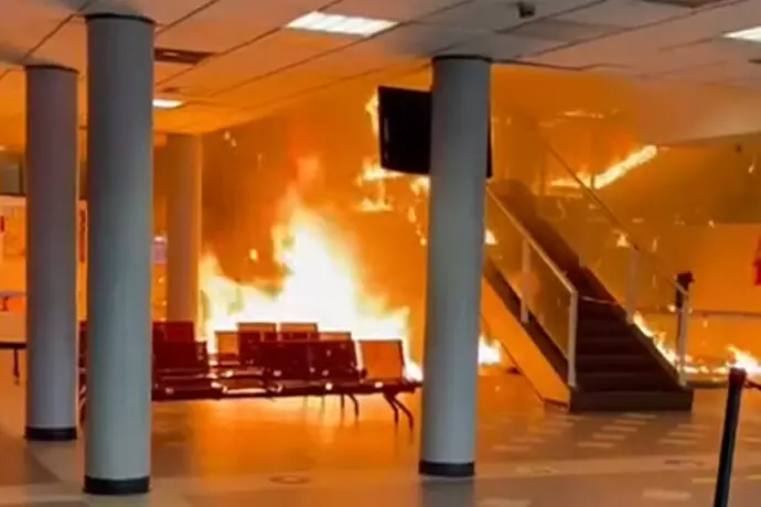 fiamme asl barra Napoli. Fiamme in struttura sanitaria Asl a Barra. Attività sospese