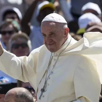 papa francesco morto Papa Francesco è morto, addio al pontefice che “..arrivò da lontano…”.Fedeli verso San Pietro