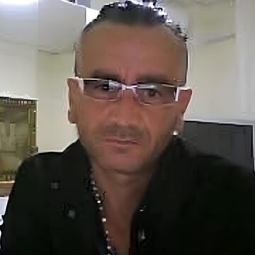 Cade da una scala, muore il 54enne Giuseppe Scarpato, conosciuto come ‘Pepp o’ Bell’. Tristezza nei comuni sotto al Vesuvio